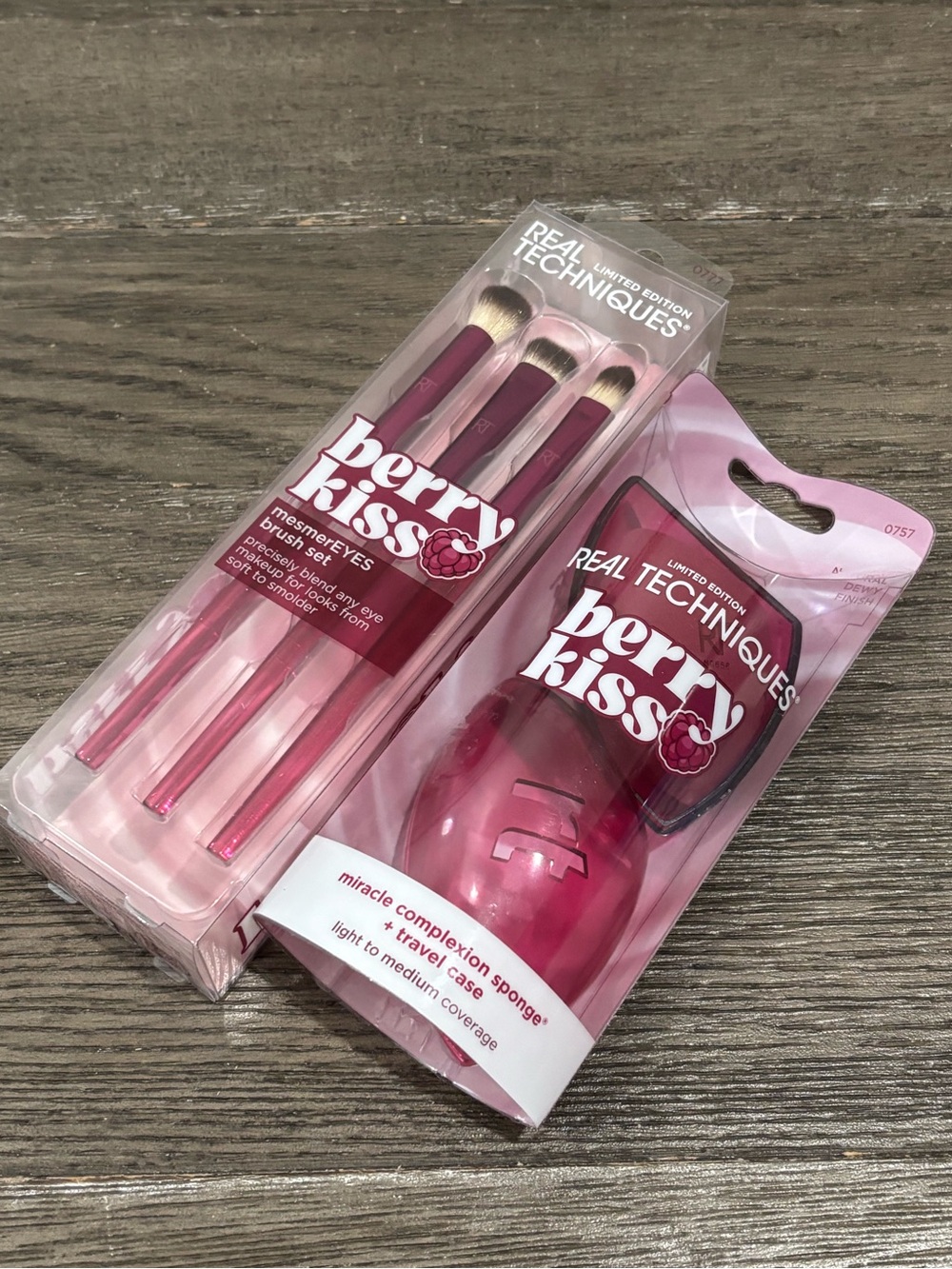 Real Techniques Limited Edition Berry Kiss Makeup Set